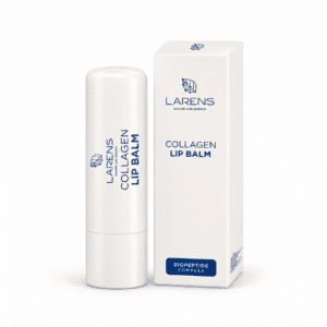 Larens Collagen Lip Balm – pielęgnacyjno-ochronna pomadka do ust z peptydami kolagenu rybiego i kompleksem Biopeptide Complex. Biała pomadka oraz oryginalny kartonik Larens z granatowymi napisami na białym tle.
